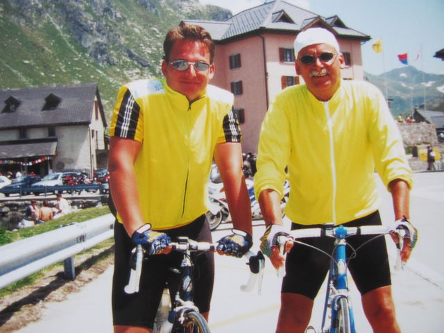 .
Wenn der Vater mit dem Sohne..... ein Traum wurde war, am 3.7.1999 von Biasca über die Tremola zum Gotthard und bis nach Erstfeld