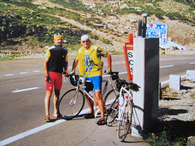 mit meinem Freund Franco auf der Passhöhe Susten. 
Juli 1998