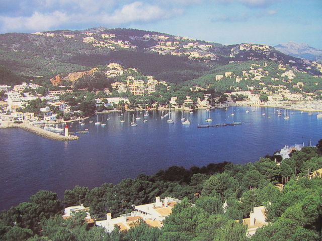 .
Mallorca Mai 1995
Küsten-Klassiker von Port d Antraxt über Valldemossa, Deia, Puerto de Soller, Coll de Puig Major, Kloster Luc,Pollenca nach Alcudia.
136 Km-- 2.300 Höhenmeter
Eine landschaftlich wunderbare Tour