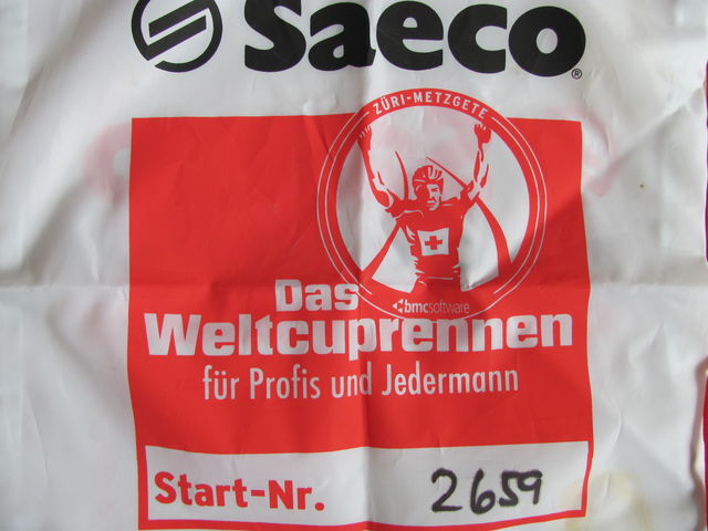 .ZÜRI METZGETE  2004
das Weltcuprennen für Jedermann

Ein Erlebnis einmal dabei gewesen zu sein, aber wirklich nur einmal!!
Tausende von Rennradfahrern, nicht unbedingt mein Ding.
Trotzdem war es eine Reise nach Zürich zu meinem Freund Franco wert.