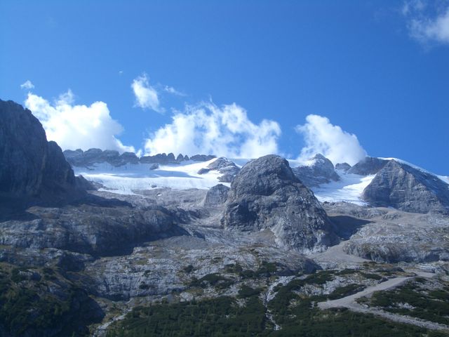 Marmolada-Gletscher auf dem West-Ansteig zum Fedaia-Pass