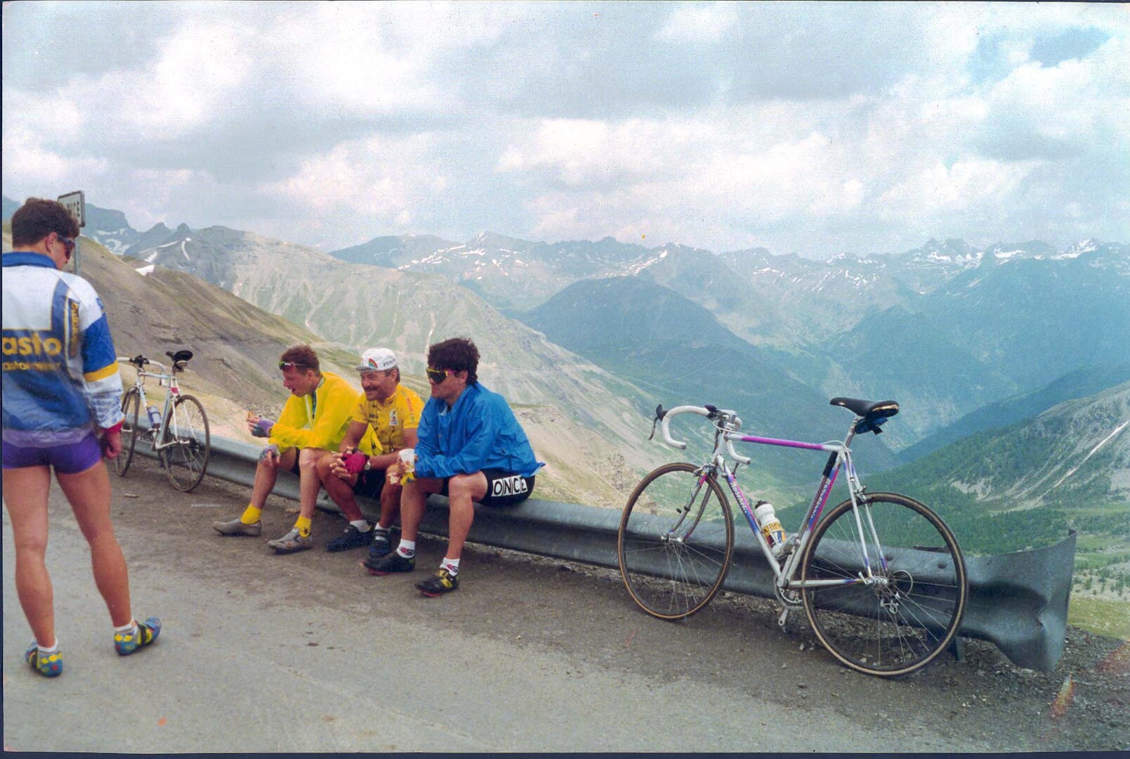 Col de Restefonds 2692 m ü. M., «...mit sich selber beschäftigt» 
(Die Pässe der Tdf, 25. Juni – 30. Juni 1995, Tour organisiert von Werner Portmann, Schwyz)