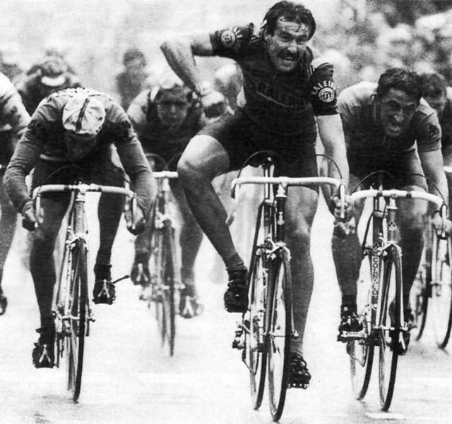Namensgeber Urs Freuler, TI-Raleigh (NL), Tour de France 1981, 7. Etappe Pau-Bordeaux (227 km), l. Eddy Planckaert, Wickes-Splendor-Europ Decor (Be), r. Freddy Maertens, Boule d’Or (Be), Sieger der 1., 3., 12., 13., und 22. Etappe und Maillot vert, Punktewertung; Weltmeister 1976 (Ostuni, It) und 1981 (Prag)