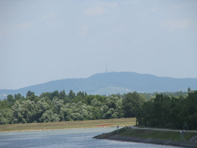 Kaiserstuhl (vom Rhein ausgesehen/Hartheim)