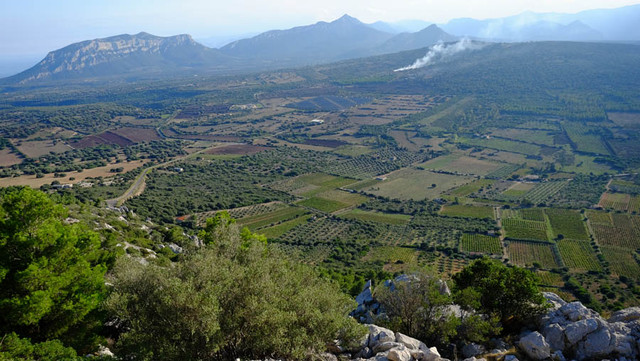 Blick vom Gipfel Richtung Süden (Cala Gonone und Dorgali).