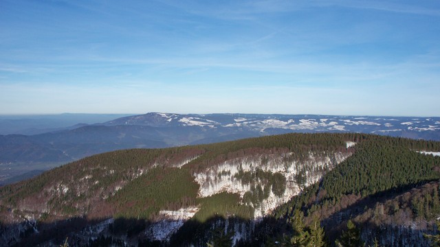 Kandel (1241m) und blass im Hintergrund die Hornisgrinde (1163m)