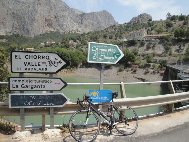 91. Am Guadalhorce nach El Chorro. Harte Tour v Torremolinos über Pizara, Alora, Ardales nach Pizara zurück nach Torrem. 135 Km bei Hitze und starkem
Gegenwind a d Rückfahrt