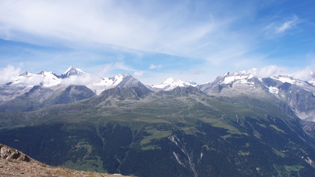 Gegenüber die 4000er der Berner Alpen