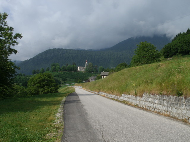 Blick zurück auf Pieve Tesino. Startpunkt ins Val Malene.