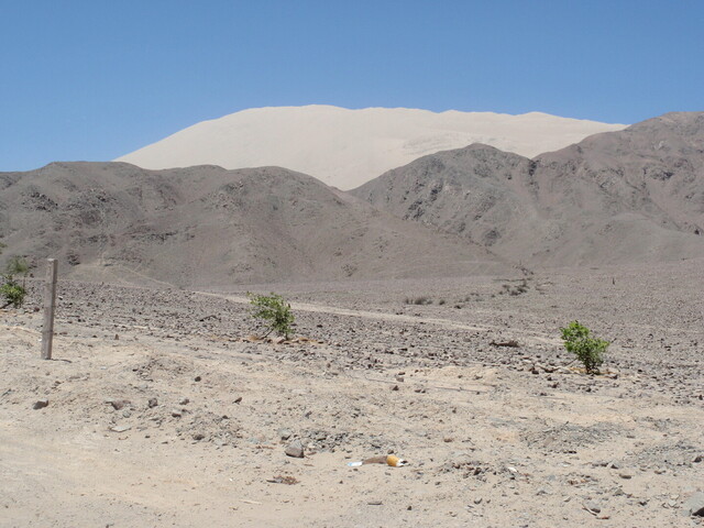 Bei Nazca, angeblich die größte Sanddüne der Welt