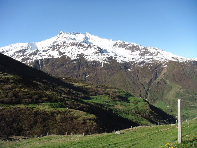 Oberalp mit Sicht auf den Gemsstock, Juni 2010