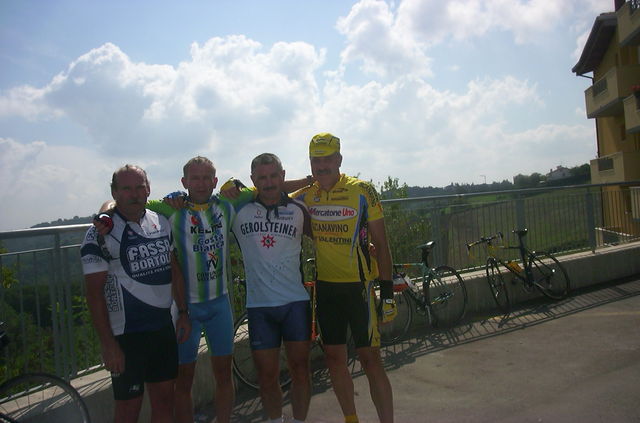 20.Los Collegas.
Riccione Urlaub 2006
Barnie, Jörg, Rene und Helmut kurz vor San Marino
