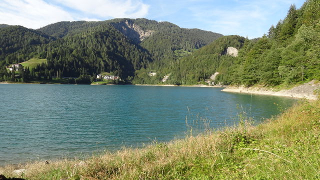 Nordanstieg: Am Ufer des Lago di Sauris.