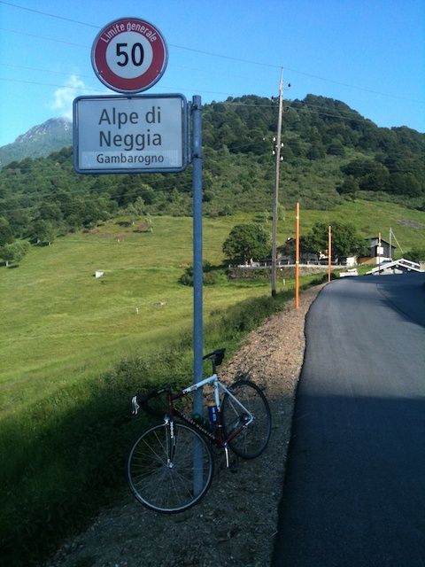 Alpe Neggia363.
Passhöhe