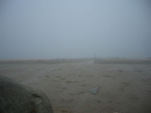 Brocken Gipfel am 10.10.2011 bei eisigem Nieselregen und sehr starkem Sturm.
