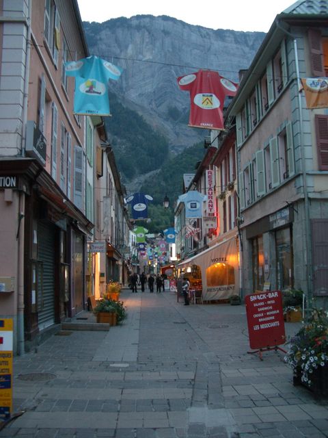 Fußgängerzone von Le Bourg d'Oisans (15.08.2008)