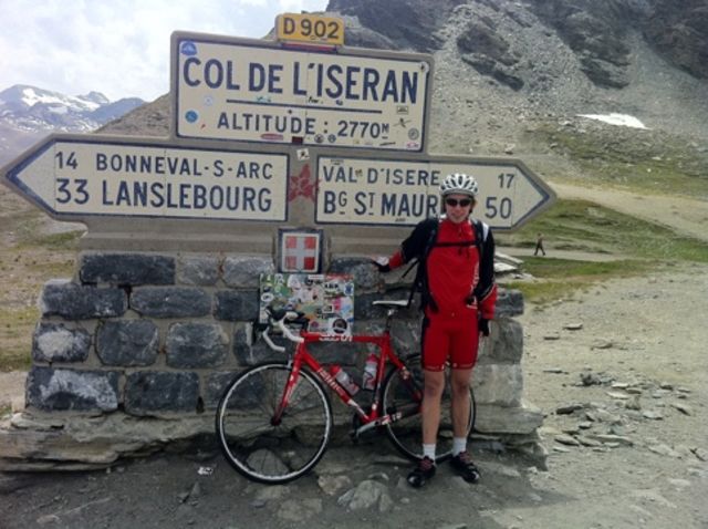Nach 50km Auffahrt endlich auf dem höchsten asphaltierten Alpenpass (Juli 2011).