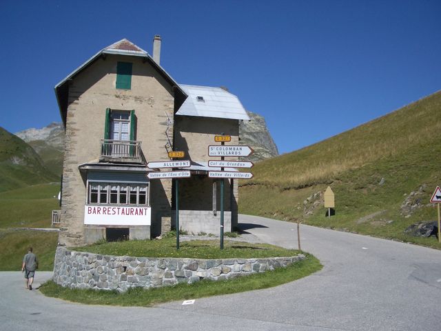 Ein Restaurant unterhalb des Col du Gladon (18.08.2008)