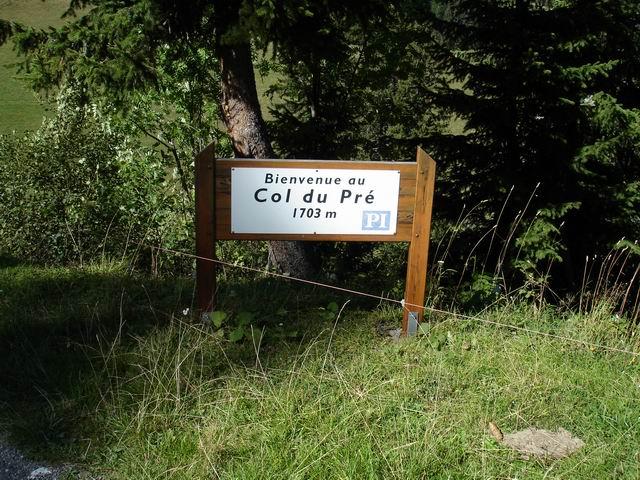 Das unscheinbare Passschild am Col du Pré (1703 m)