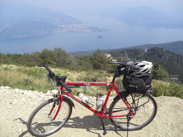 Blick vom Gipfel auf den Lago Maggiore.