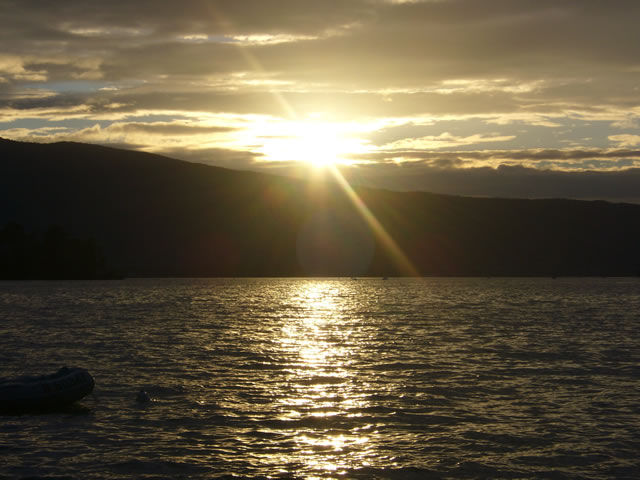 Wunderschöner Sonnenuntergang am Lac d Annecy