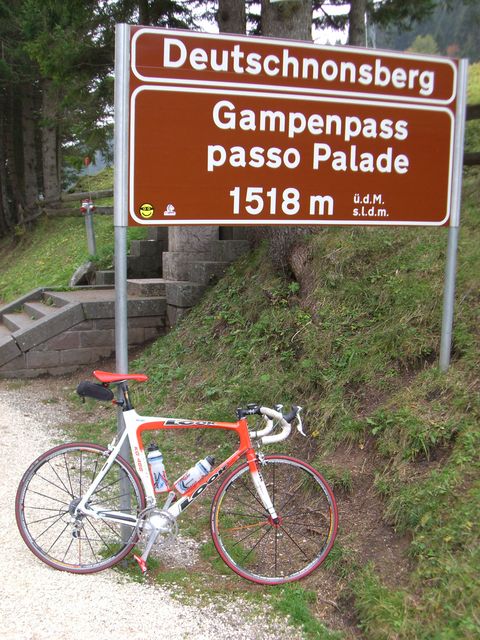 Den Gampenpass kann man in beide Richtungen befahren. Bei dieser Tour kam ich von Lana und fuhr über den Mendelpass zurück ins Etschtal.