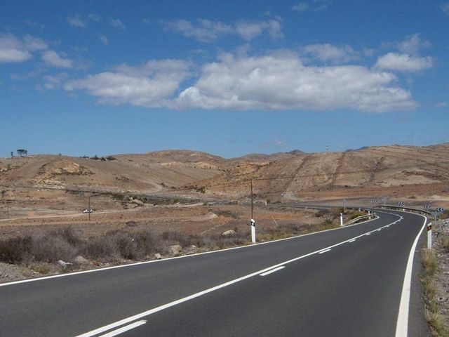 Radtour am 24. März 2009 zum Soria-Stausee (Gran Canaria): fast mondähnliche Landschaft zwischen Maspalomas und Arguineguin