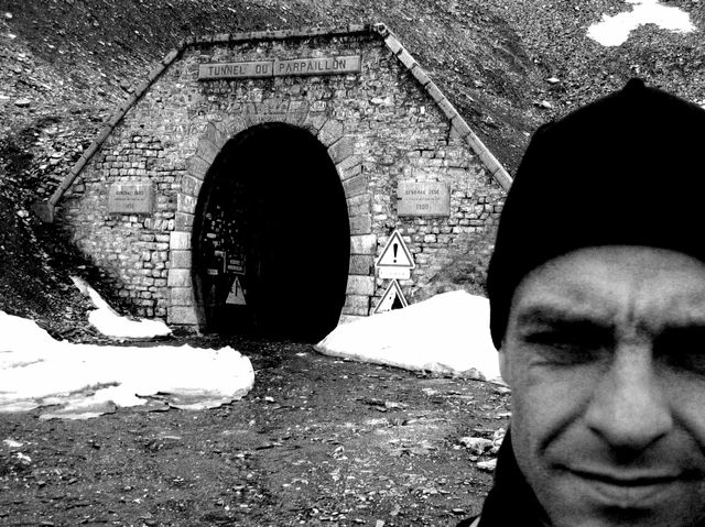 Tunnel du Parpaillon 2638 m - Schnee und Eis im Tunnel ein Eisberg eine Durchsicht war vor der Durchquerung nicht möglich