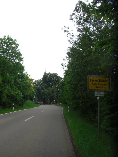 Ortseingang Feckenhausen, die Passhöhe ist gleich erreicht