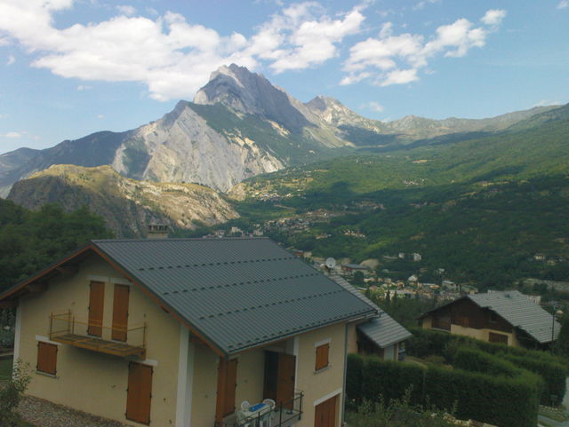Die gegenüberliegenden Berge von Col du Telegraph.