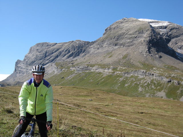 Col du Sanetsch - Schnell noch ein Beweisfoto, dass auch Holländer auf Berge fahren können.