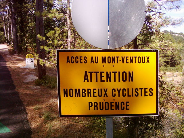 Attention!!!!
Straßenschild kurz nach Malaucene am Anstieg auf den Ventoux!