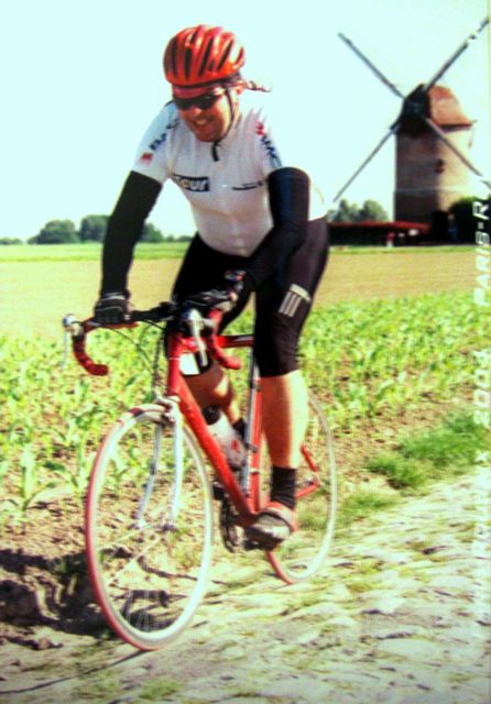 Am 8. Juni 2004 auf dem Pavé Moulin-de-Vertain. Noch hält das Rad ...