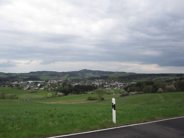 Hochkelberg von Westen aus gesehen.