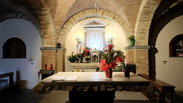 Im Inneren des Santuario della Madonna di Dinnammare.