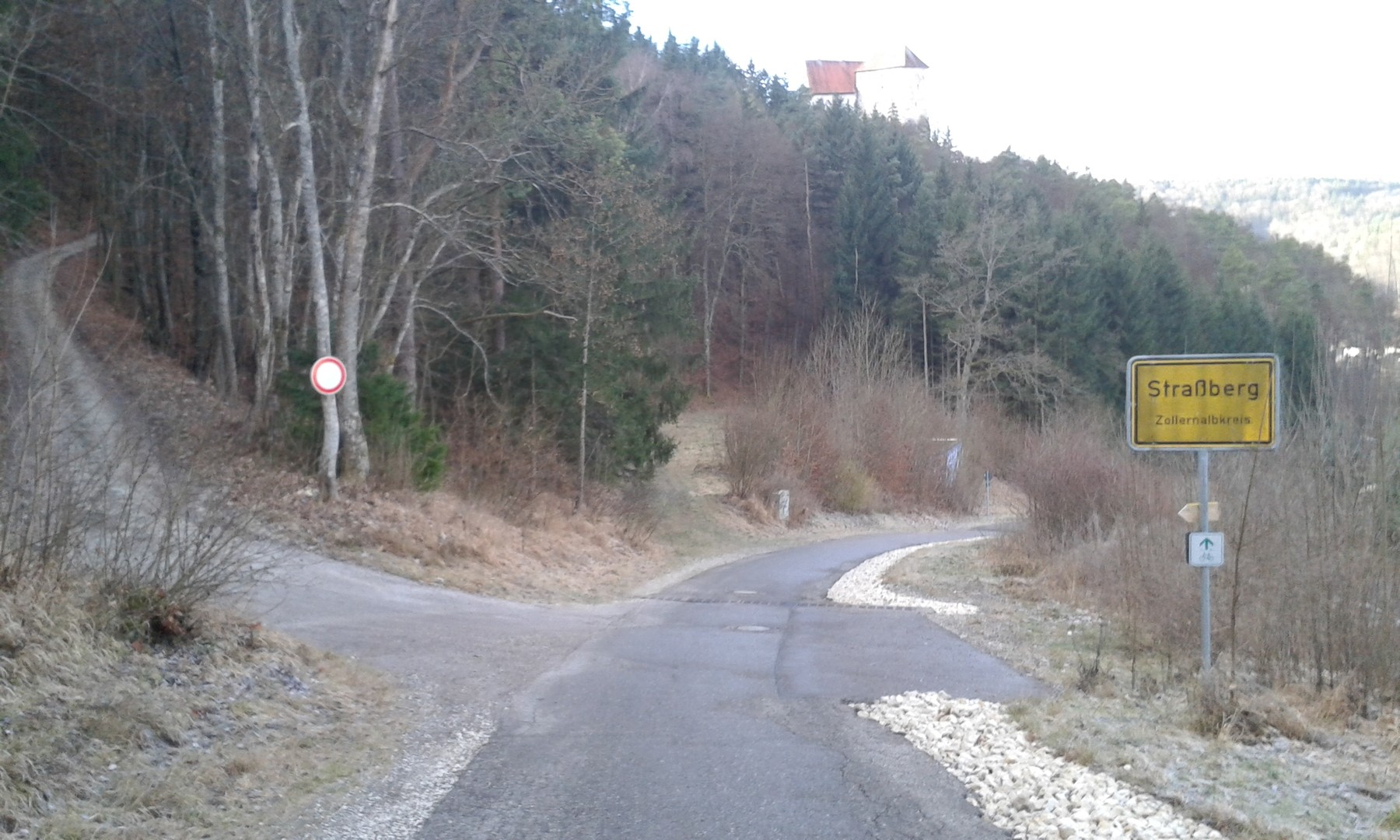 Fahrverbot-Variante in den Wald Richtung Burg.