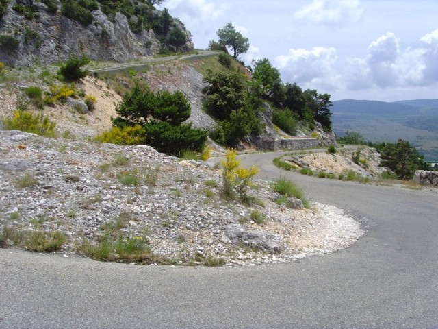 Route des Cretes. Im Steilhang.