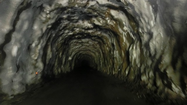 erster Tunnel  (alle ohne Licht)