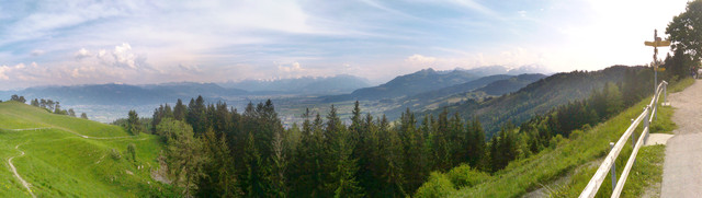 Ausblick von St. Anton ins Rheintal Richtung Österreich
