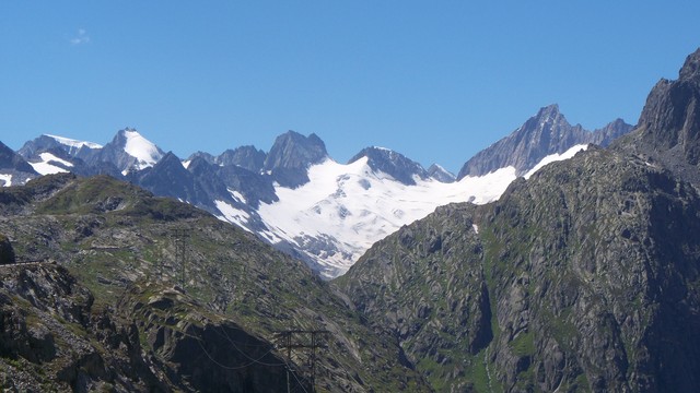 Oberaargletscher mit Galmihorn (3527m) links und Oberaarhorn (3629m) rechts