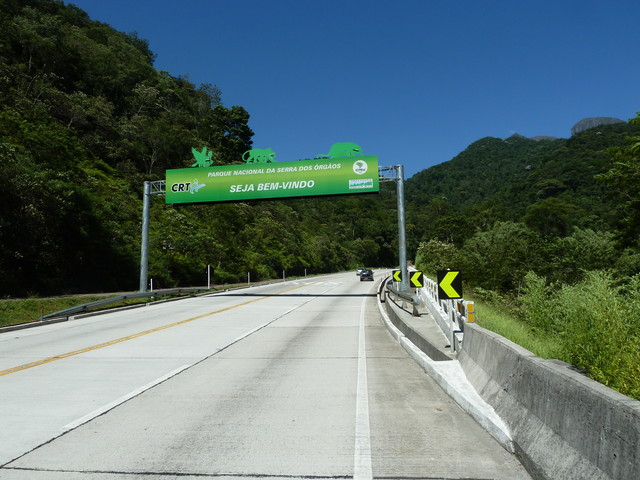 Begrüßungsschild bei der Einfahrt in den Parque Nacional Serra dos Órgãos