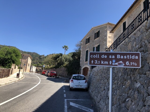 Coll de sa Bastida Richtung Esporles bzw. Valldemossa #1 W - Hinweistafel in Banyalbufar (IMG 2260).