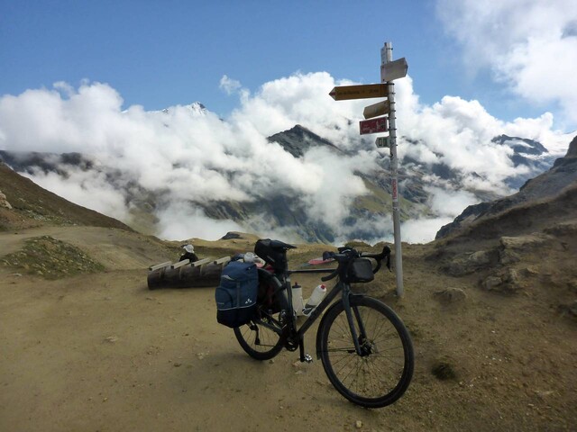 Oben am Basset de Lona auf 2792 m, vom Weißhorn (4505 m) schaute leider nur zeitweise die Spitze raus.