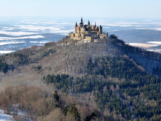 Aussicht Zeller Horn mit Burg Hohenzollern (Februar 2018)
