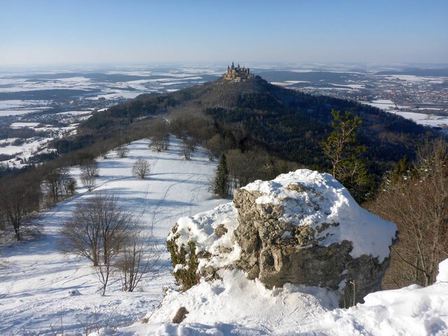 Aussicht Zeller Horn mit Burg Hohenzollern (Februar 2018)