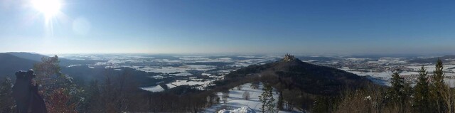 Panorama vom Zeller Horn mit Burg Hohenzollern (Februar 2018)