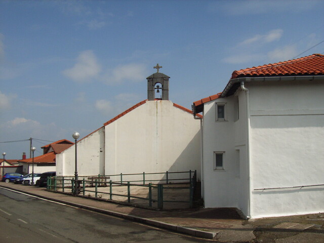 Pass Larreineta Kirche.