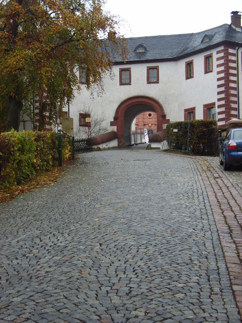 Schloß Augustusburg, Tor am Hochpunkt.