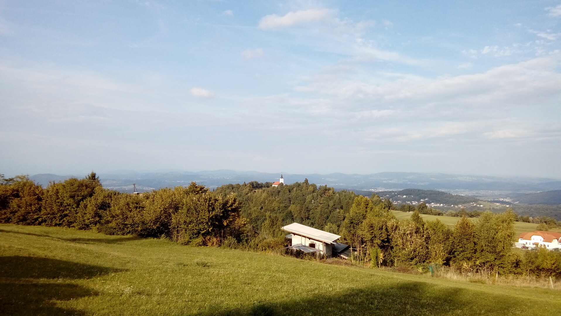 Blick von Golo nach Norden zur Kirche Sveta Marjeta.