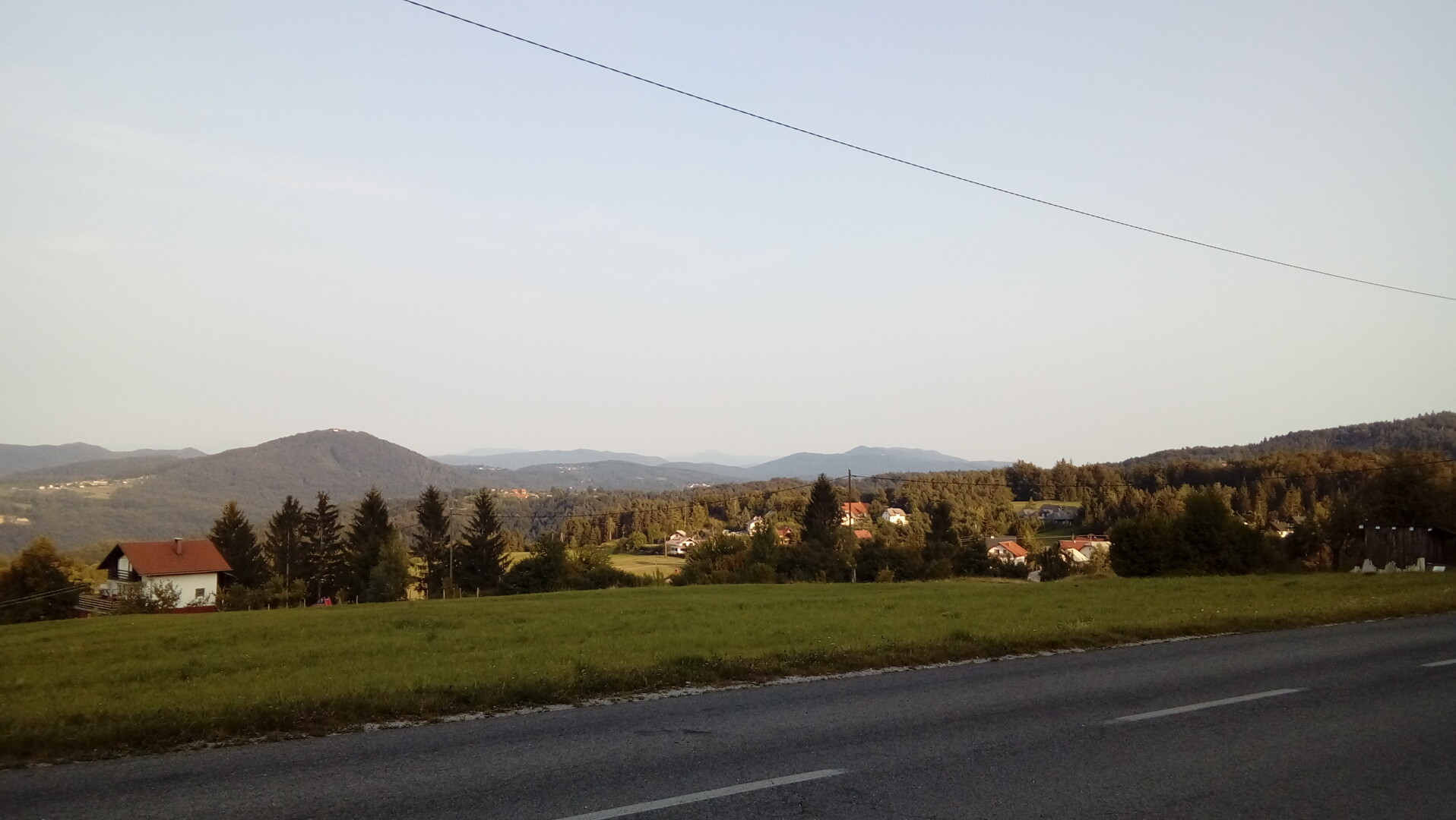 Blick von Golo ins Hinterland Richtung Sueden.